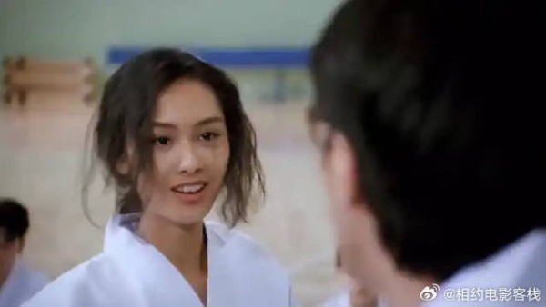 《逃学威龙》周星驰 柔道教练教防身,不料被女生一招撂倒周星驰
