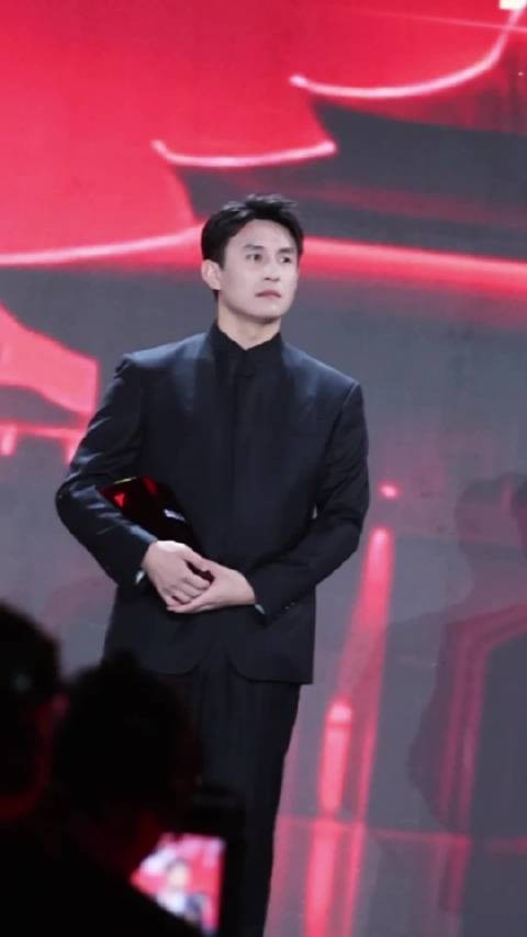 好适合演青年版伟人一刘萧旭,真的又儒雅又周正