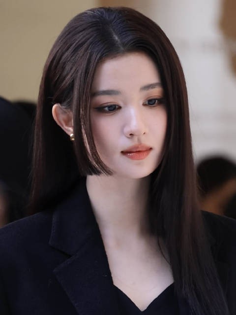 王楚然裟椤﻿ “从未停止过喜欢，只是从浓烈变得悄无声息”