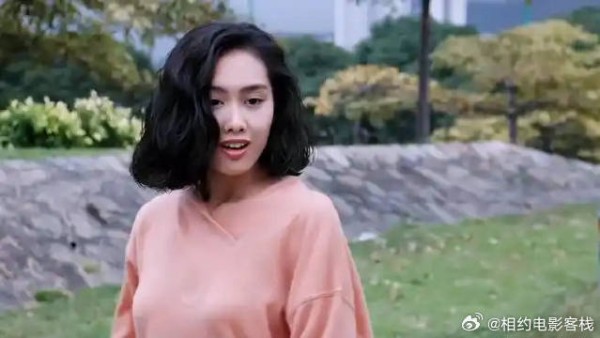 《逃学威龙》周星驰 男子奉命引开凶悍大姐,不料反被追得满街跑周星驰