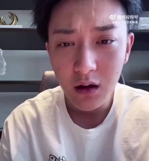 黄子韬直播回击索要妊娠纹照片网友