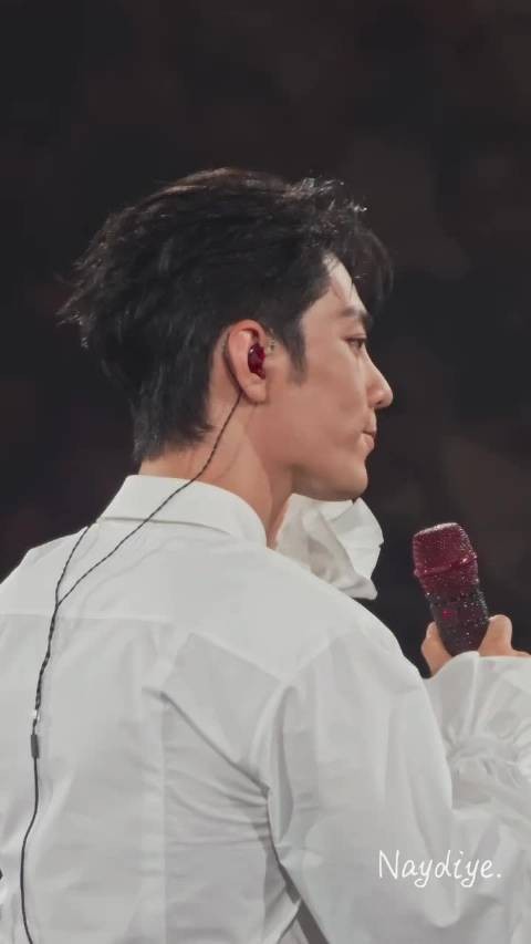 那英承诺肖战演唱会首当嘉宾，两人拉钩定约