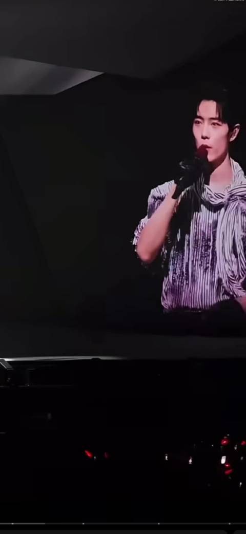 肖战南京演唱会一句“我也是一样”引爆热议!坦言迈入人生新阶段