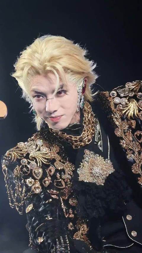 华晨宇把人声当乐器 现场演唱声带受考验
