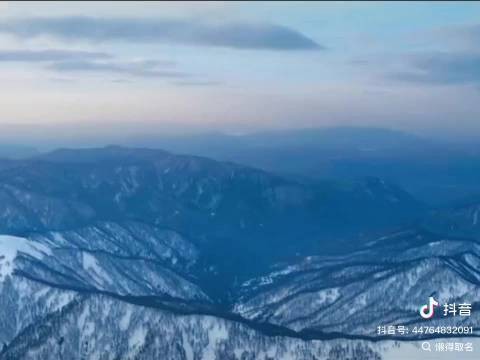 我方下令炮兵营覆盖打击发射火箭弹全面进攻