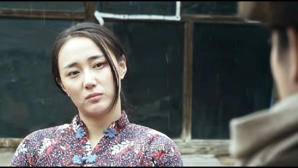 被动无奈的感情让三人深陷折磨