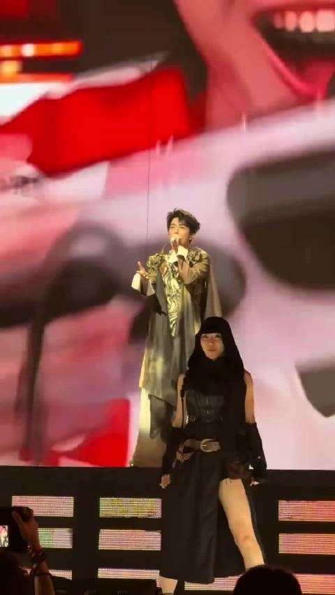 黄子弘凡也在陪王者荣耀胡闹