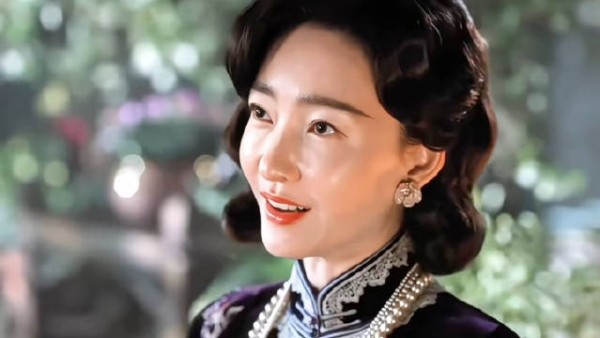 原来三姨太和四姐夫是异父异母一起长大的兄妹