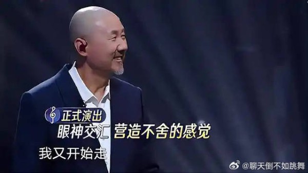 腾格尔太会了！看吴莫愁就像看自己的亲孙女一样，依依不舍！