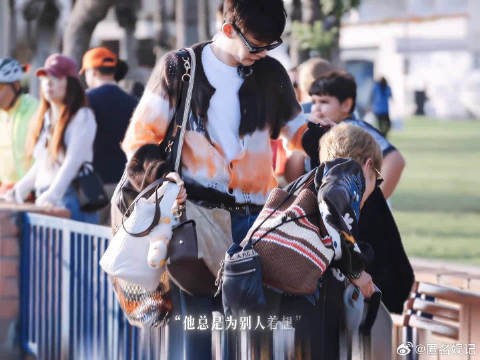 邓为零花钱没花,全当公费备队友不时之需