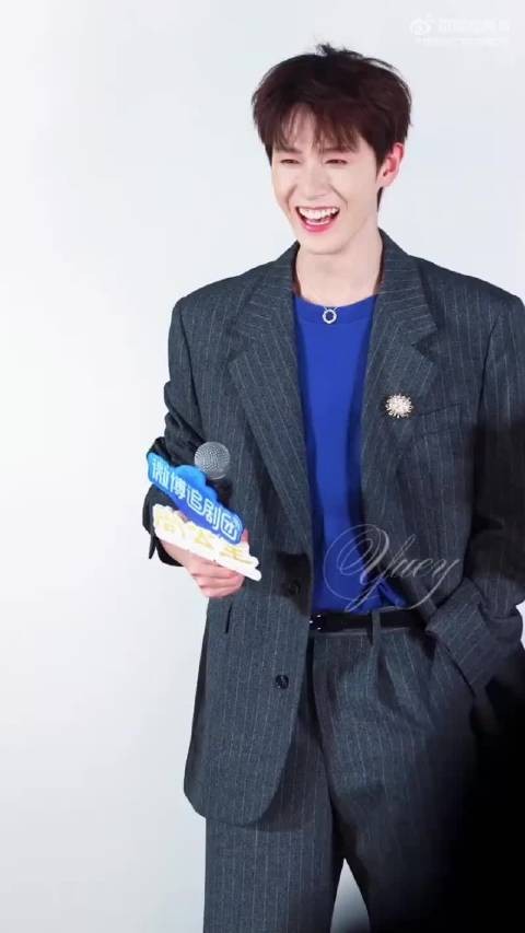李昀锐《尚公主》追剧团直拍,笑眯眯的好可爱啊!