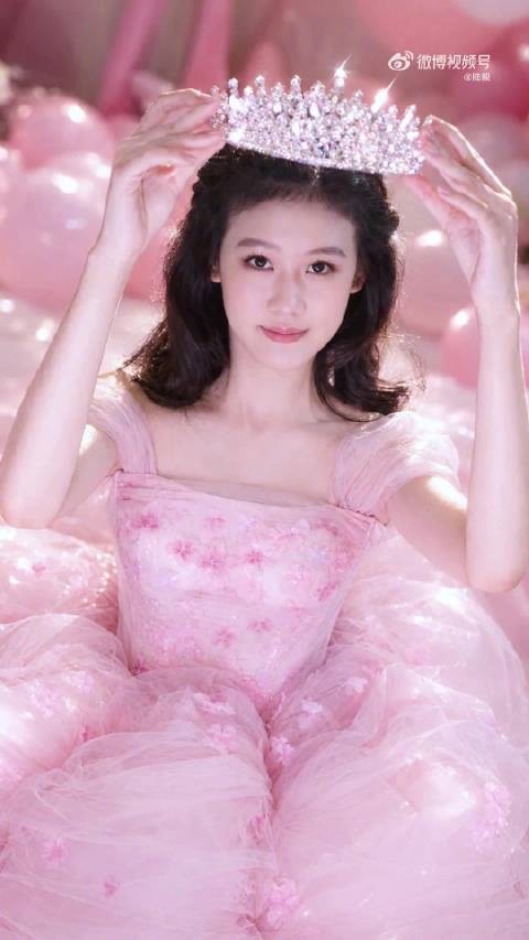 陆毅晒贝儿18岁生日照 单曲喜欢同日上线