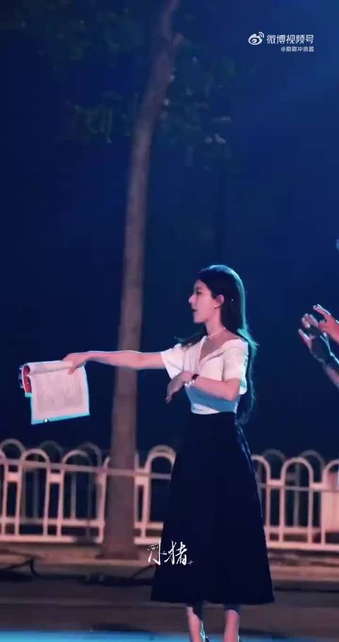 许妍离婚名场面发型是现场随手扎的