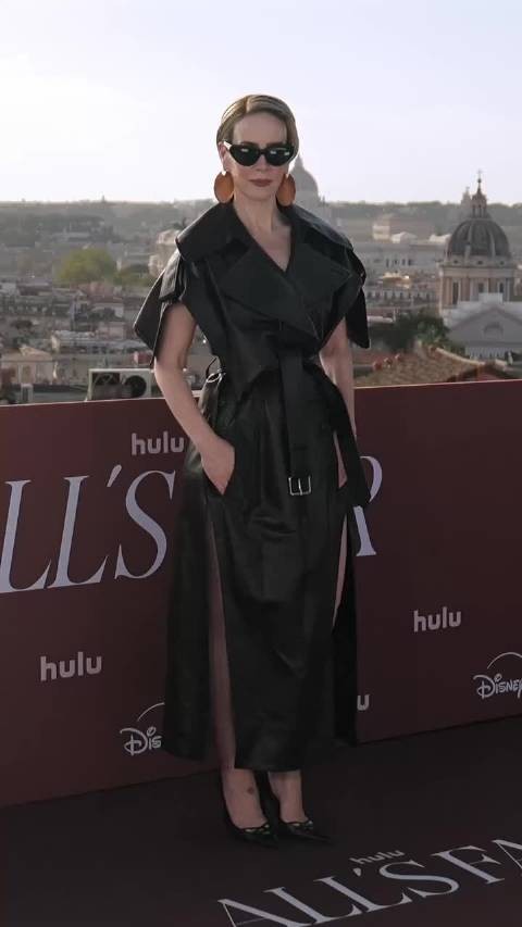 香蕉姐Sarah Paulson罗马宣传诉讼女王2身穿Givenchy新装