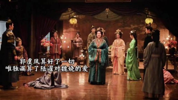 《嫁金钗》郭虞凤爱魏娆的父亲,也恨周芙抢了他还二嫁,为了报复