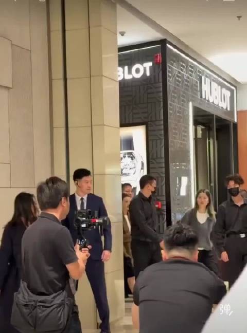 高圆圆来沈阳了! 瞧这派头,确实很大气大方明媚! 东北爷们大胆表白