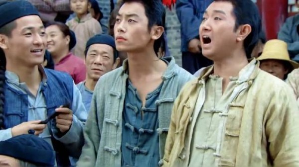 朱家父子剪辫子 传文被弟弟剪掉辫子栓在猪腚上 !