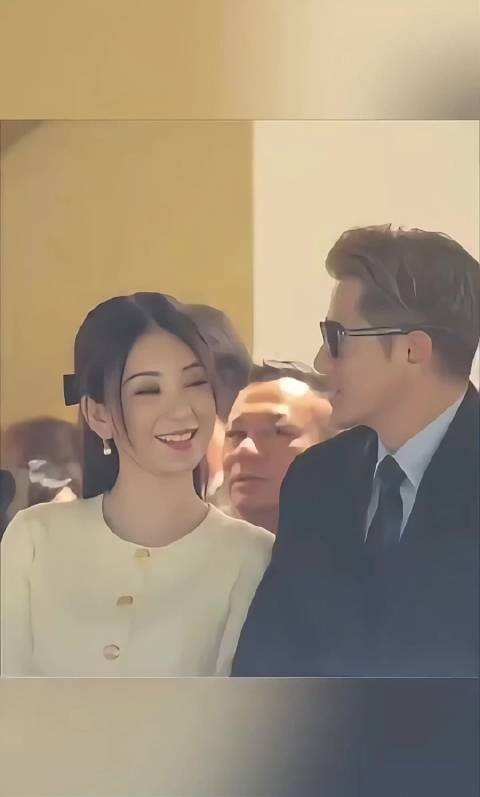 郭富城爱驹首赛夺冠 方媛转身欢呼庆祝