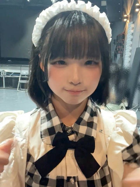 大家周一上学上班都辛苦了呀——!(甩出一些女仆獭)