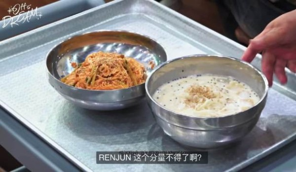 呗萌吐了点太多呗围观的妹 队友完全像看宠物进食一样(观察)
