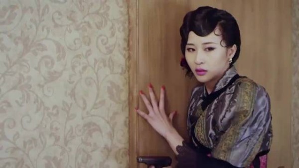 姑娘知道自己最后的“结局”是什么，“绝望”之后直接“瘫坐”在地上！