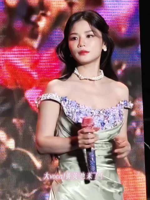 现场直接被震撼到,黄英真的不愧是大vocal,实力太顶了!