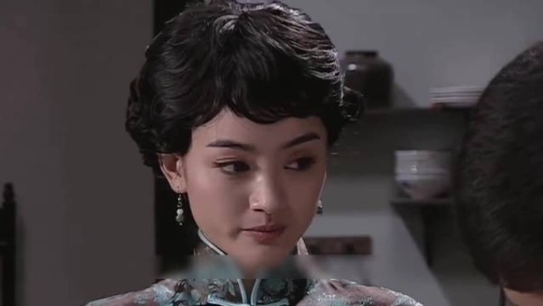 娇滴滴的晚秋，总说着轰隆隆的雷人话