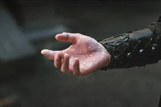 不爱你的人,连你中了寒毒,都会以为你是练了寒冰掌! 常华森