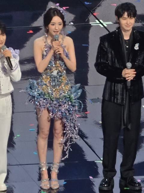 岁月从不败美人啊,感觉40岁的杨幂,完全还可以演青春偶像剧