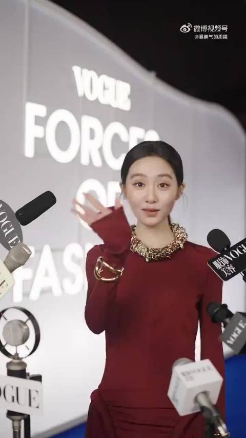 黄多多眼线妆容获赞,淡眼线凸显遗传妈妈的好基因