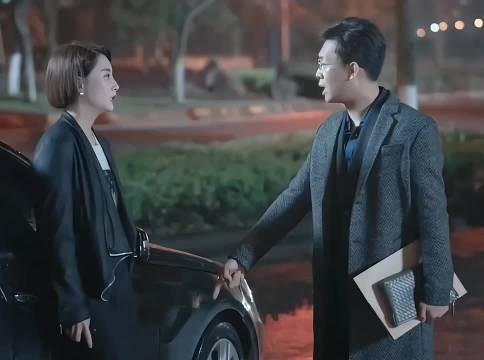 陈江河差点晚节不保 被人偷亲了