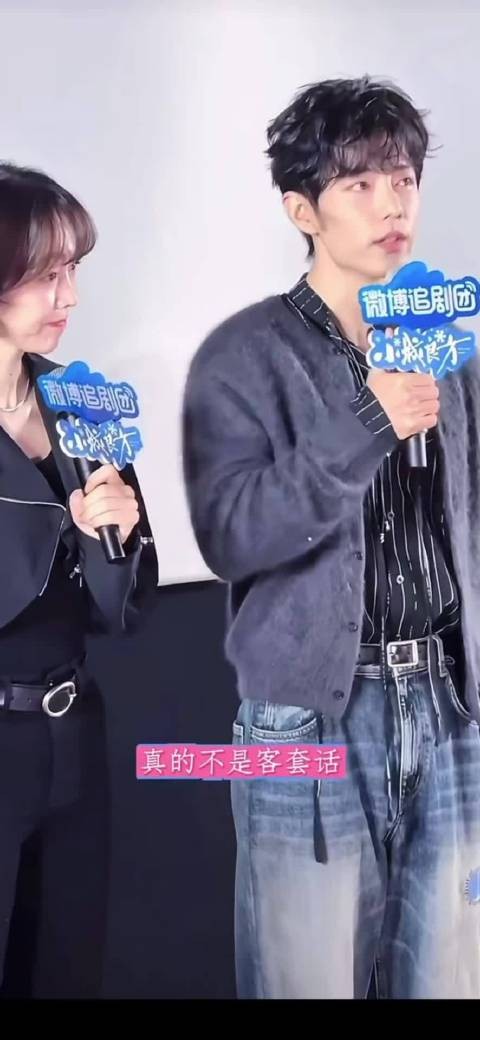 肖战追剧团夸姜妍，称魅力是她最不值一提的优点
