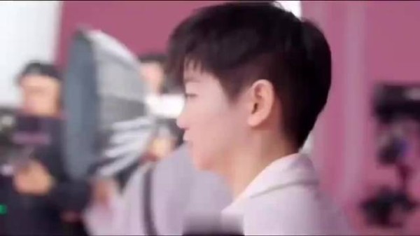 太逗!孙颖莎拍广告念台词突然笑场,控制不住自己,逗乐工作人员