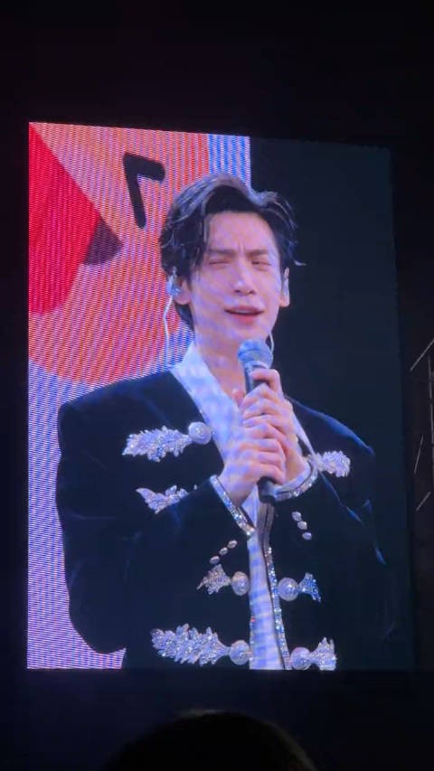 罗云熙超话发文 提及长月烬明与水龙吟剥茧