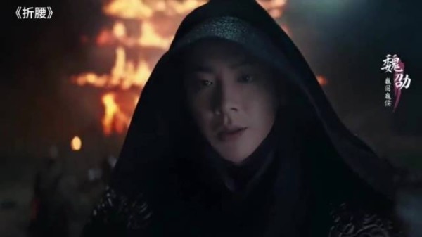 折腰:家人们谁懂啊,能把带帽风衣穿出痞帅感,恐怕只有魏劭了