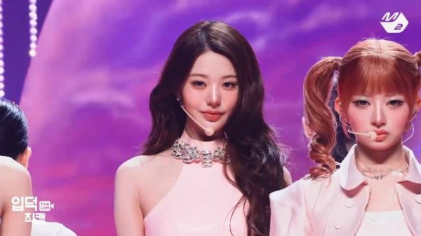 张元英 《Looks Can Kill》直拍，长卷发是圆统治区！张元英活动造型获赞