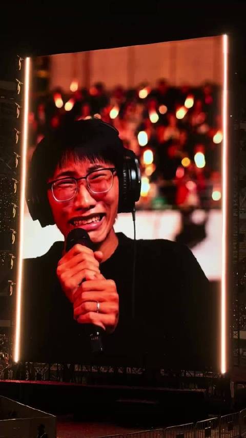 男粉丝表白薛之谦12年 一句保重身体感动全场