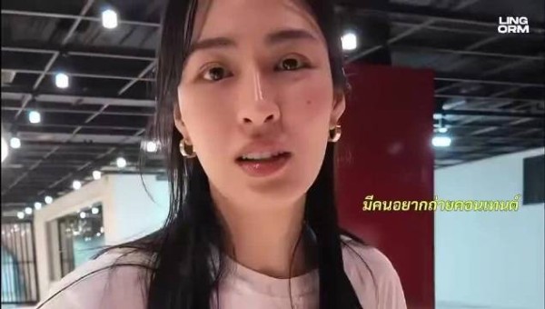 邝玲玲跳闪身步营业，好可爱啊哈哈哈