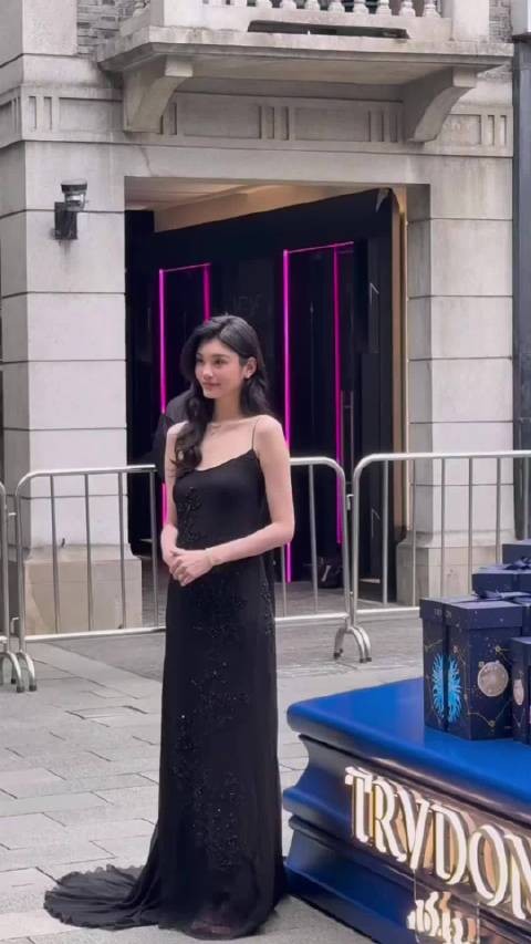 奚梦瑶讲粤语怎么嗲起来了,没想到她发音还挺标准的诶,是不是跟何猷君学的啊