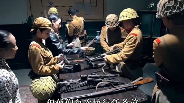战士们深夜偷袭鬼子基地，没想到竟然中了埋伏