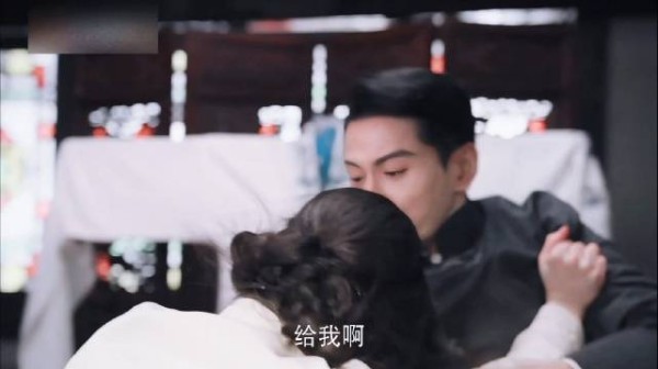 兰卿瘾发作，把老金推倒了 玉簟秋 ｜周洁琼 ｜兰卿 ｜徐正溪 ｜金仲方