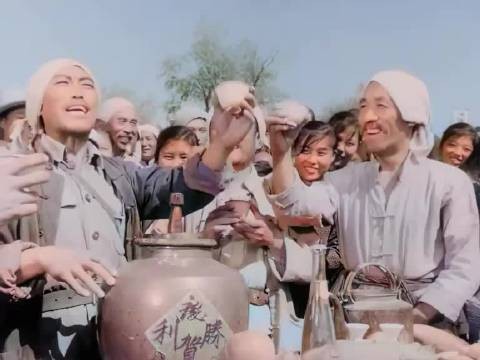 小兵张嘎立大功认错交枪,区队长郑重配枪奖励