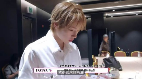 被甜点杀手吓晕 待机时间吃甜甜圈 已吃五个
