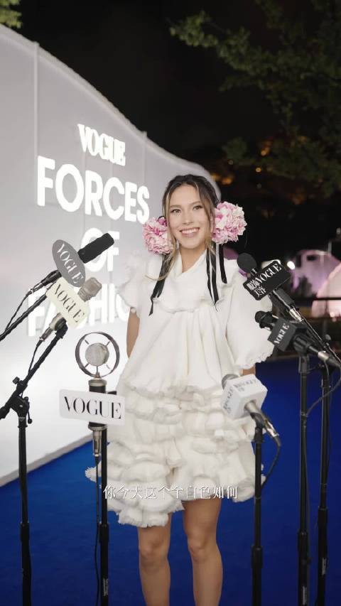 谷爱凌亮相VOGUE盛会 白色Dior高定礼服讲述背后故事