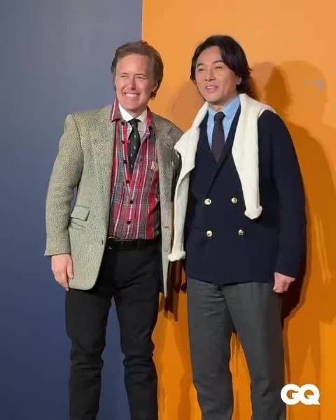 48岁的吴建豪再婚后亮相,与郑伊健同框尽显成熟魅力!