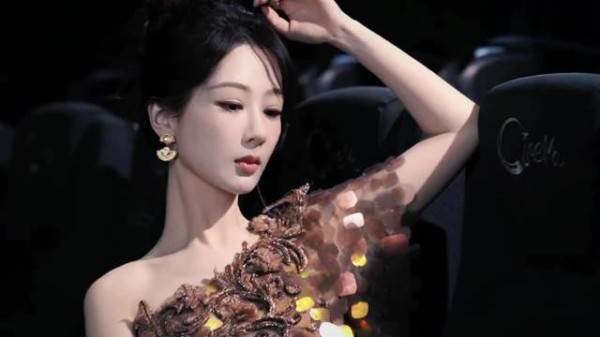 杨紫获白玉兰最佳女主角，成90后首位视后