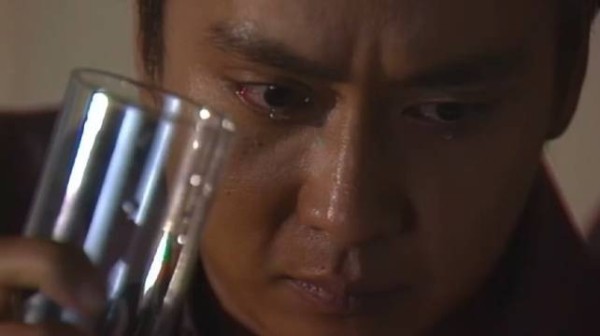 一杯水从鼻子灌入,熟睡的妻子窒息而亡,丈夫自导自演自然死亡
