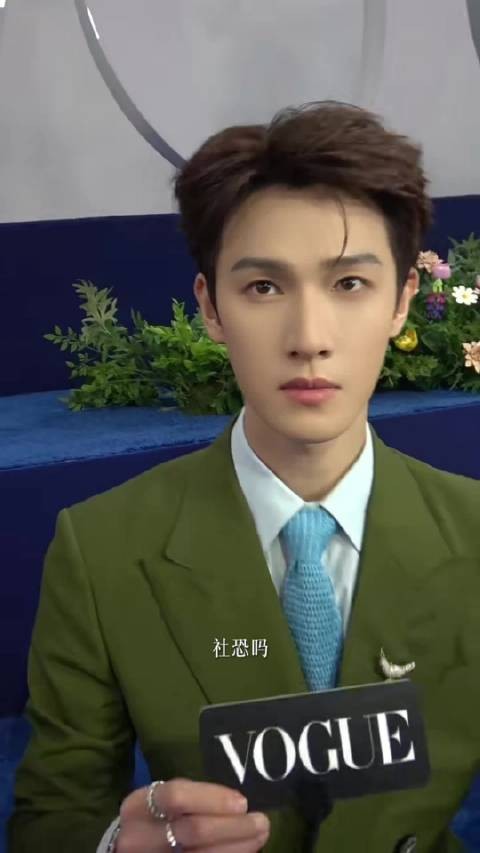 VOGUE后台很有意思的小采访