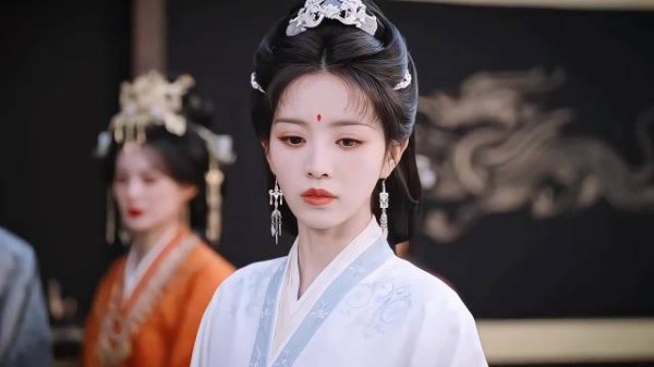郑婕妤端王忠勇行为未合帝心，周芙嫁金钗成最聪明