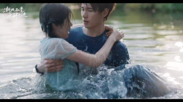 周也胡先煦潮热雨季未解之谜首发片花，青春悬疑现偶